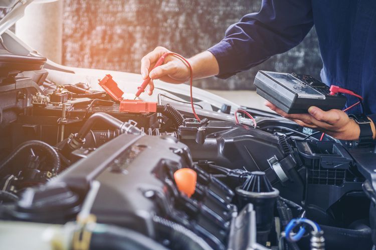Which is the Best for Your Car - An Authorized Service Centre or a Local Mechanic